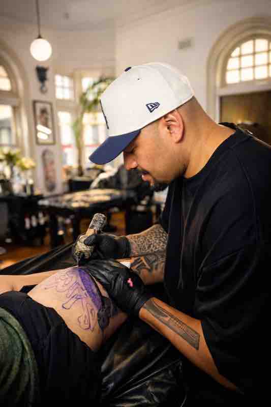 Amz tattooing a client at Memento Tattoo studio